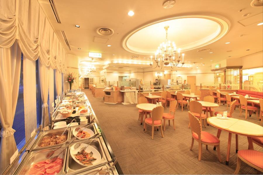 朝食会場「1Fカフェ・ド・パリ」