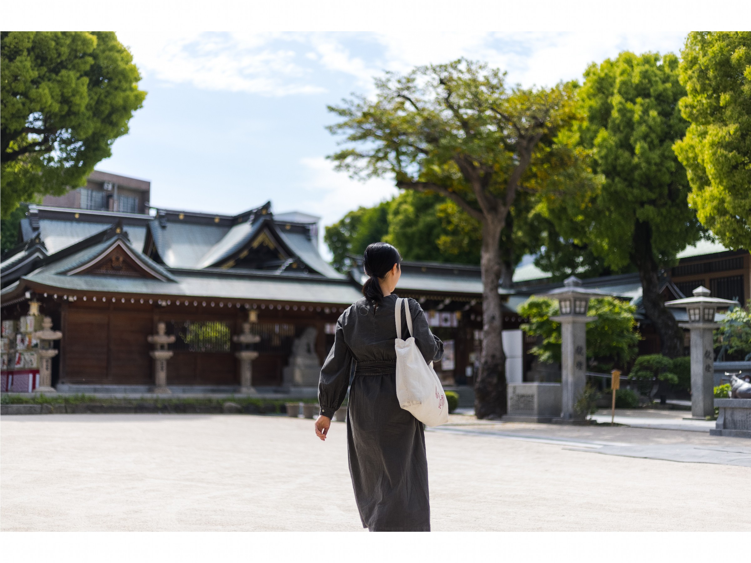 お櫛田さん」の愛称で親しまれている，博多の総鎮守【櫛田神社】まで徒歩３分です。
