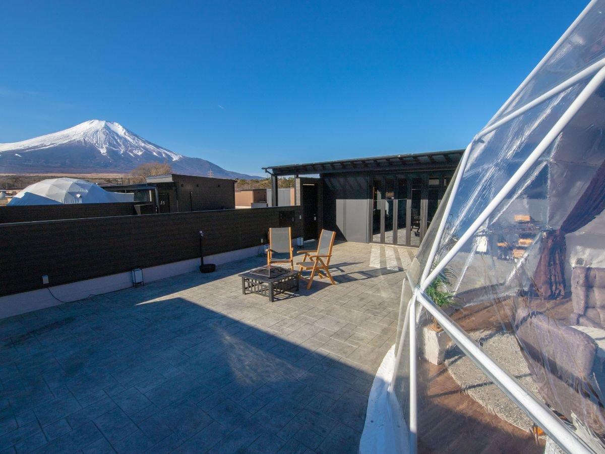 ドームテントの外からでも綺麗な空がお出迎え、快適な空間です。